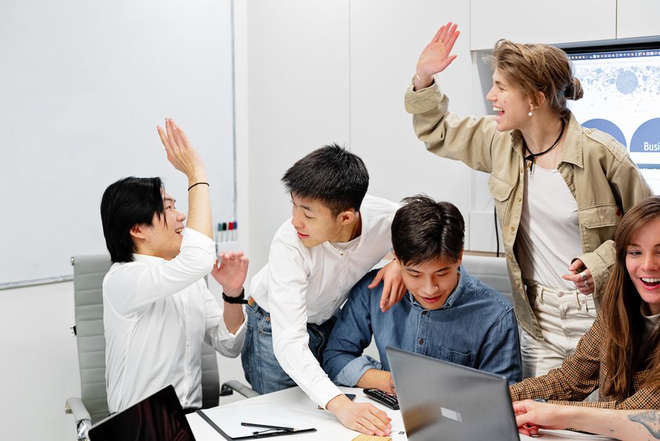 Галерея: фрагменты учебных материалов Pro Academy